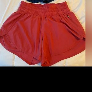 Lulu Hotty Hot HR short 4”, size 6, pink